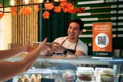 Roll Up QR para aumentar reseñas positivas en Google en un Comercio.